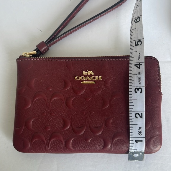 Coach corner zippered leather wristlet with embroidered signature - Picture 12 of 16